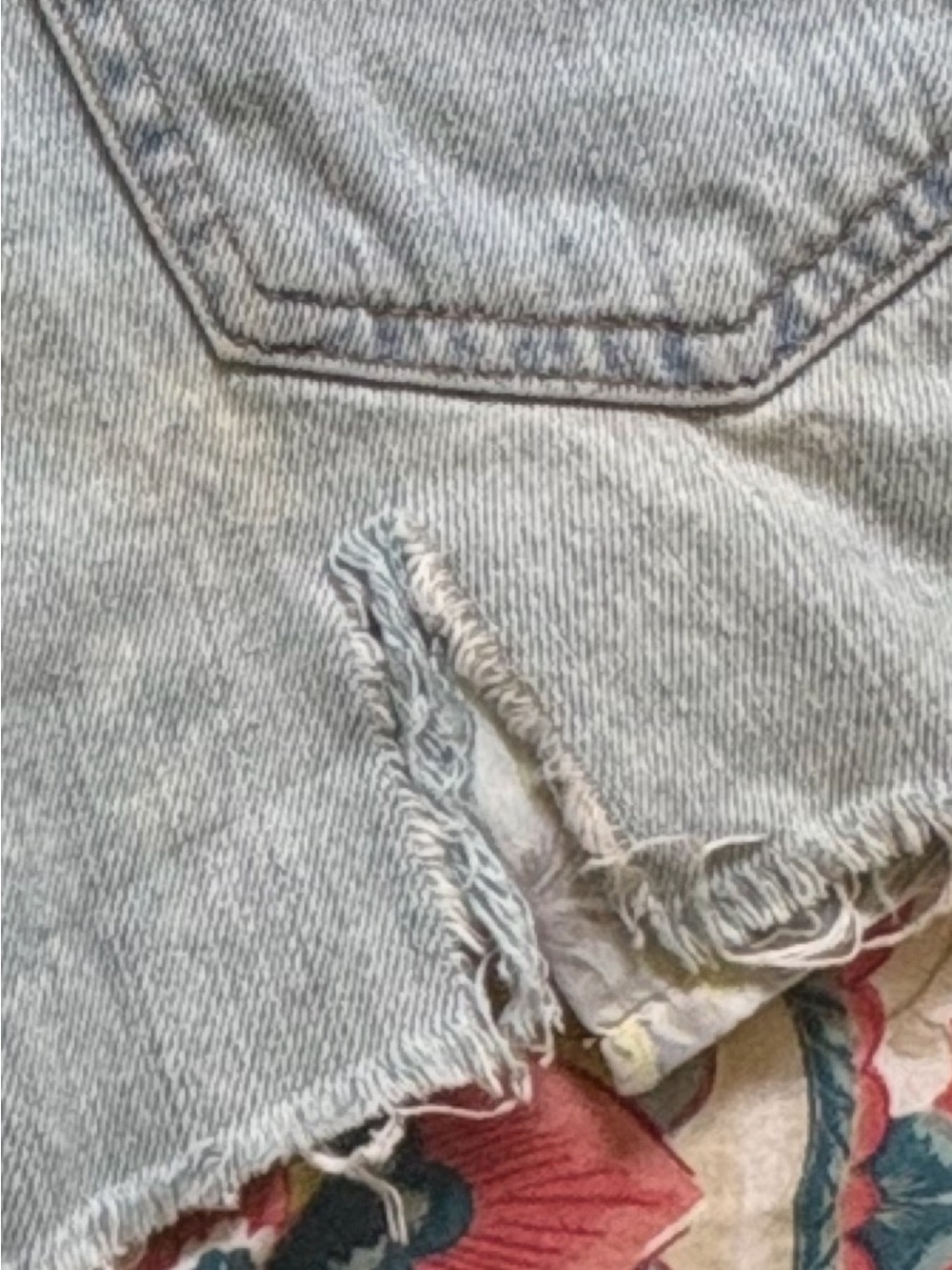 Levi’s High Rise Distressed Shorts - Picture 4 of 4